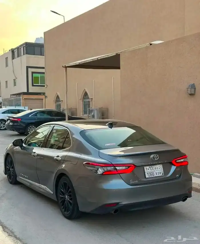 كامري 2023 قراندي 40 عام V6 مازالت تحت الضمان والبيع سمح 0