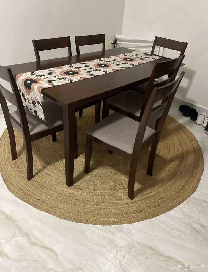 سفرة 6 اشخاص للبيع بحالة الجديد 0