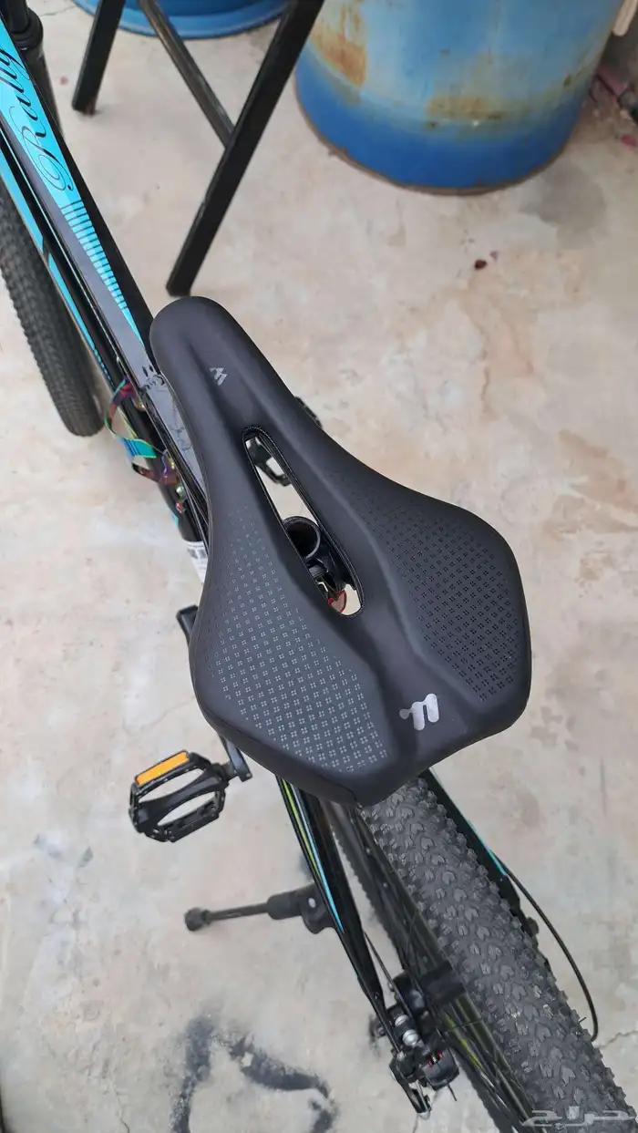 سيكل رياضي هجين من شركة رالي 21 سرعة و اكسسوراته 7