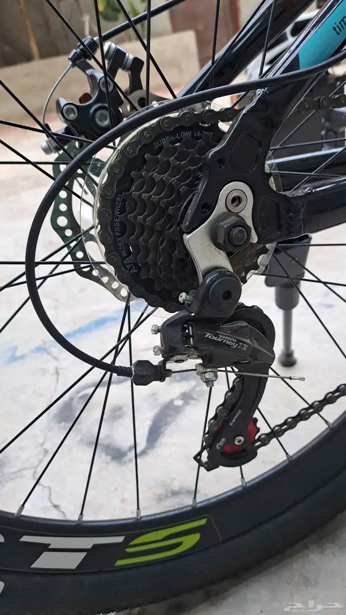 سيكل رياضي هجين من شركة رالي 21 سرعة و اكسسوراته 14