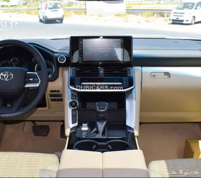 شاشة لاندكروزر 2022 1