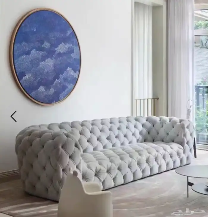 كنب تفصيل لغرفه 5 4 شبه جديد غرفة ضيوف مع الطاولات والسجاد 1