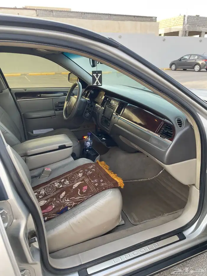 Lincoln Town Car   Executive (لارج) 10
