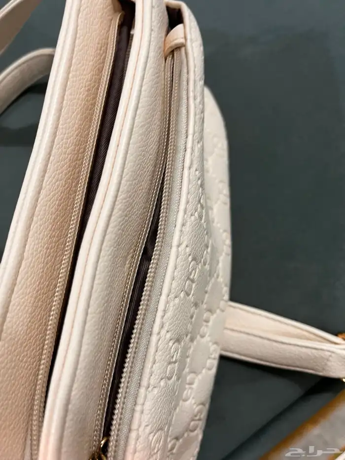 شنط للبيع الأسود ب70 الأبيض ب 80 الحمراء 100 10