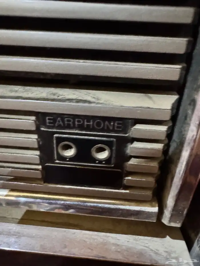 تلفزيون سوني خشبي تراثي من السبعينات 3