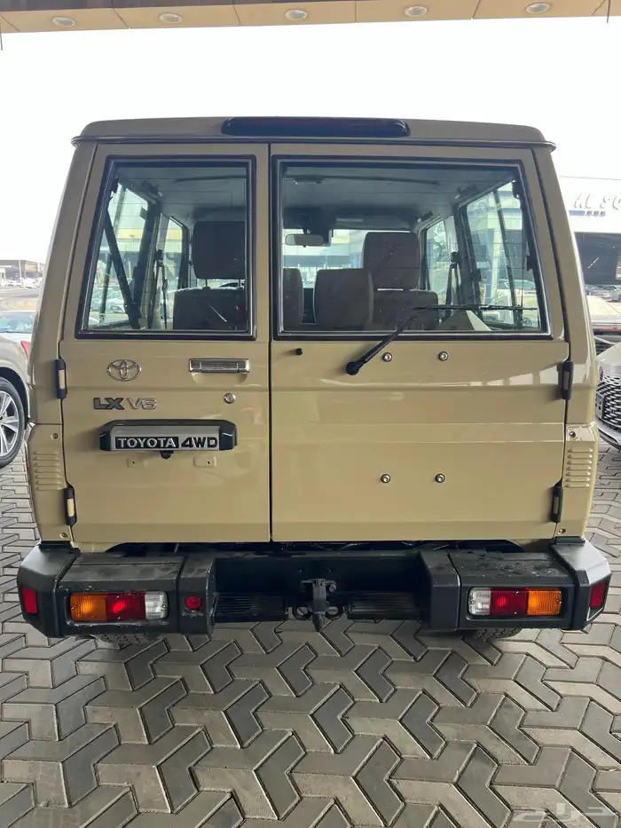 تويوتا جيب ربع مصندق 2025 بريمي فل كامل 5