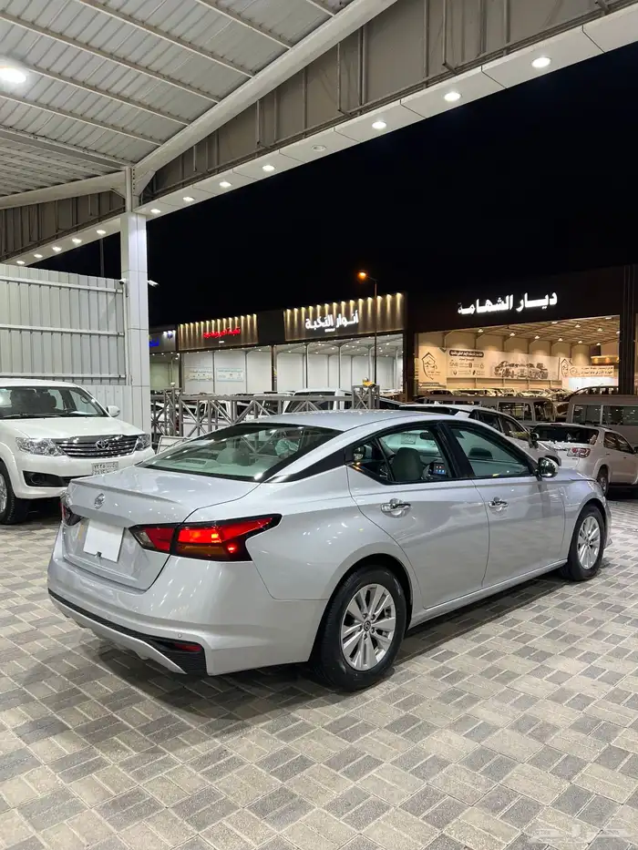 للبيع نيسان التيما موديل 2022 5