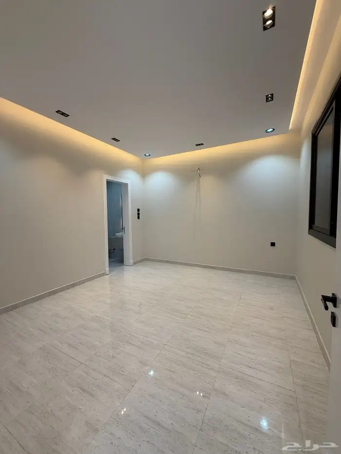 للبيع ارواف علويه بمداخل مستقله وشقق ارضيه ف حي الراقي 51