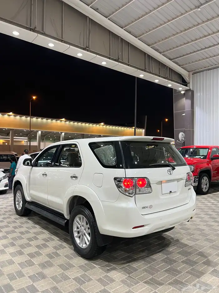 للبيع تويوتا فورتشنر موديل 2015 ممشى قليل 3