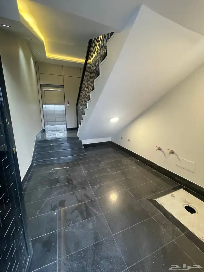 للبيع شقق وسيعه ارضي وعلوي بالمحاله ابها 6