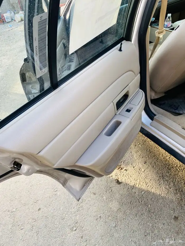 فورد كراون فيكتوريا 2011 9