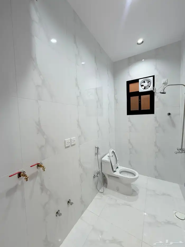 للبيع روف علوي بمدخل سياره تشطيبVipبمساحه346م 21