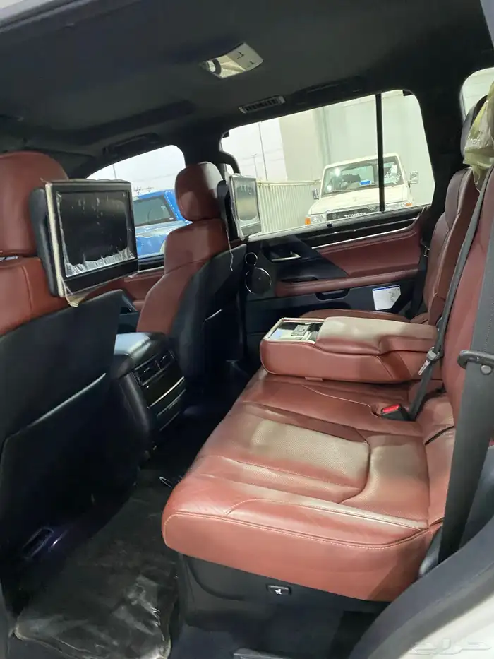 لكزس LX570 2017 ممشى قليل 9