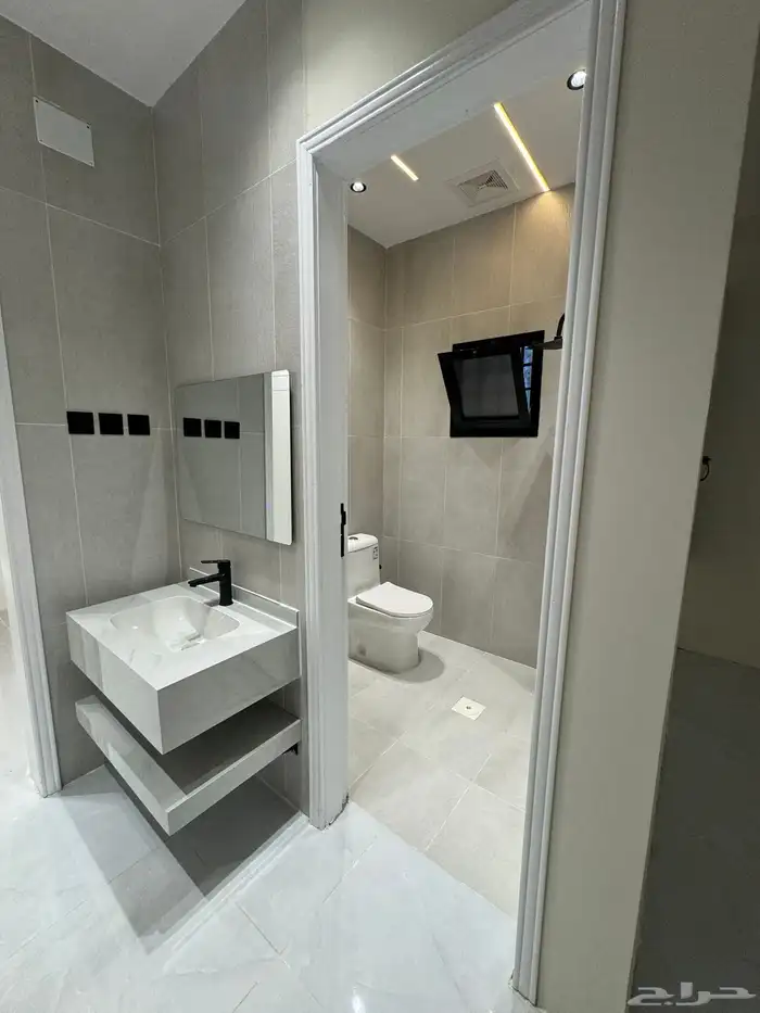 فلة للبيع مخطط 3 ولي العهد بجوار مستشفى مشعل 5