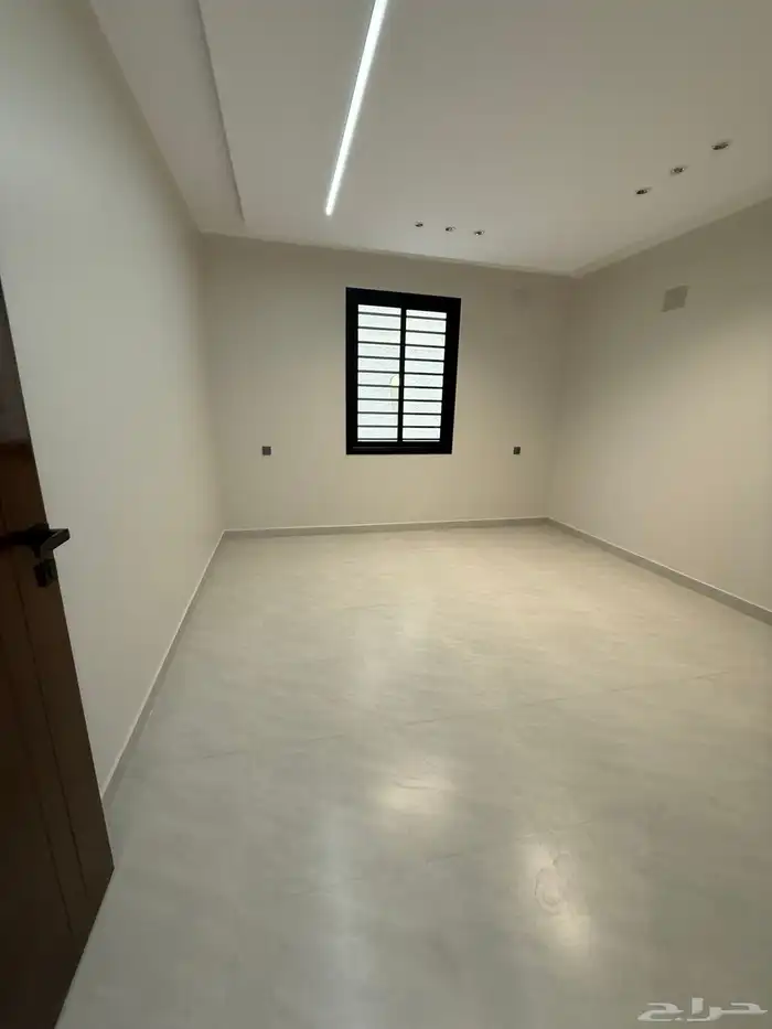 للبيع دور أرضي بحوش وشقه علويه بسطح حي الزهور المحاله ابها 9