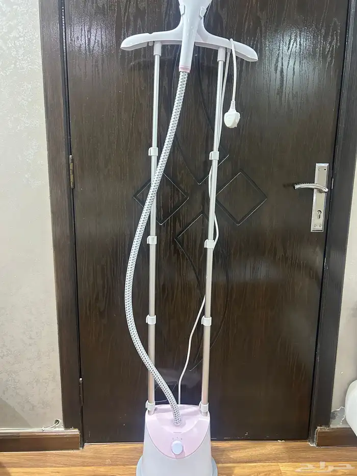 مكواة ملابس جديده والشركه معروفه واصليه وفيها تعديل الطول 0