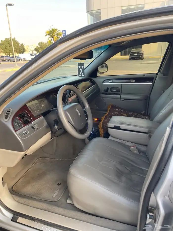 Lincoln Town Car   Executive (لارج) 6