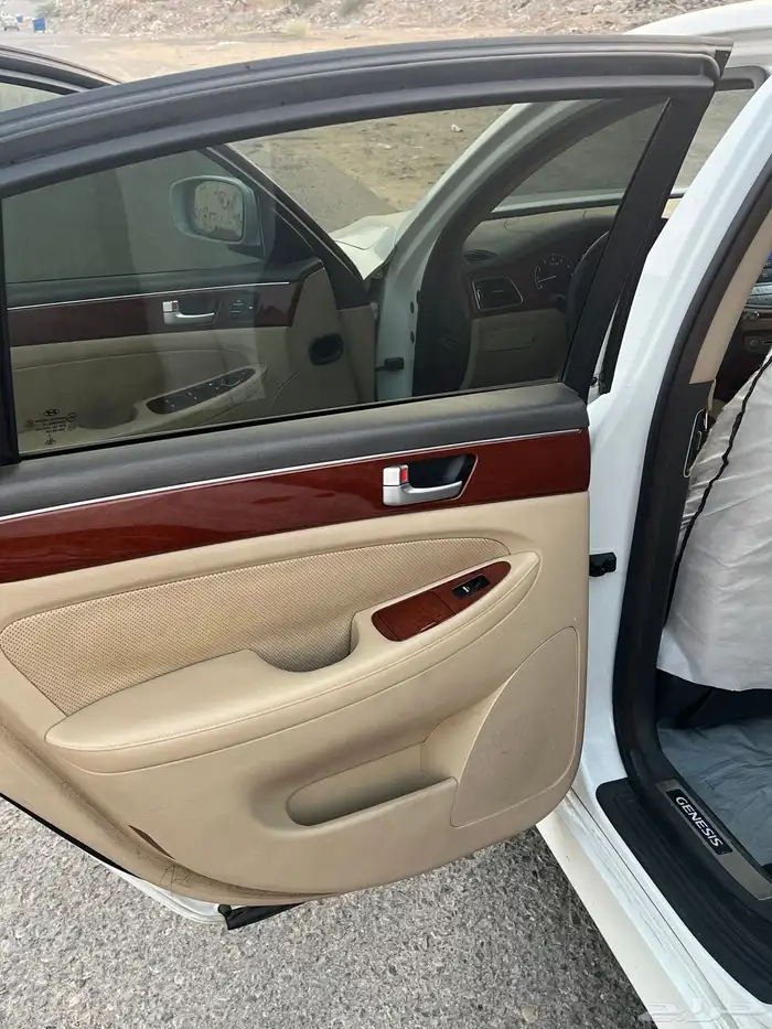 للبيع جينسس 2013 8