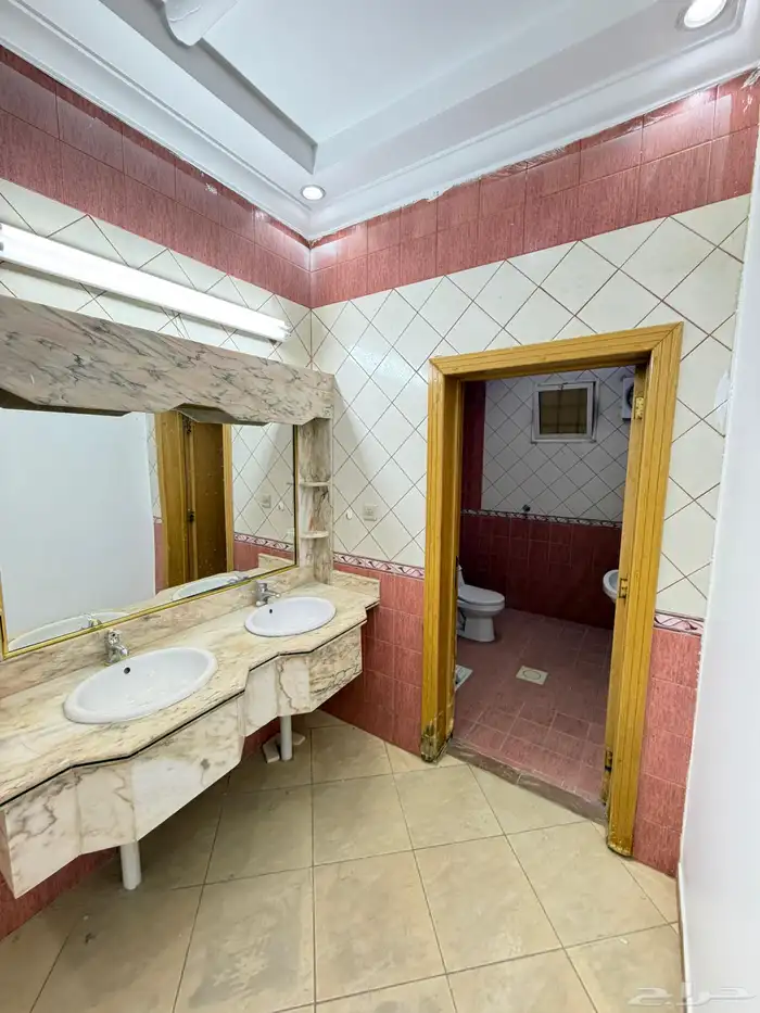 للإيجار دور أرضي بحي أشبيلية ب70 الف على الشور 17