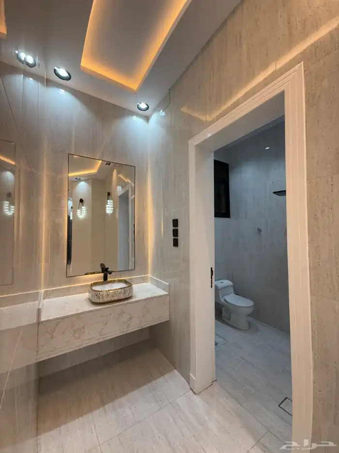 للبيع ارواف علويه بمداخل مستقله وشقق ارضيه ف حي الراقي 8