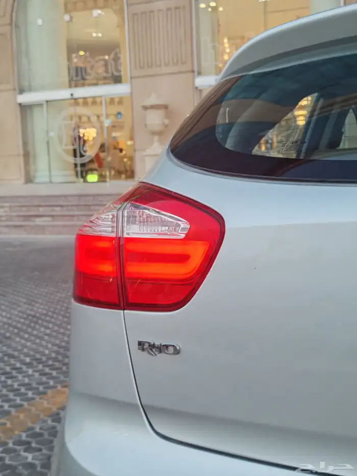 كيا ريو هاتشباك فل كامل مخزززن 32