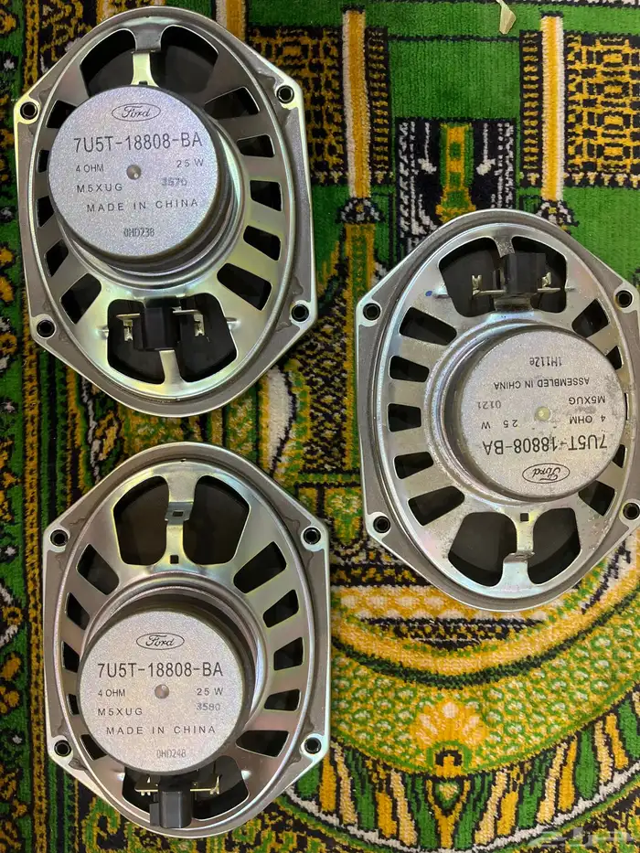 سماعات مسجل فورد فكتوريا 2011 1