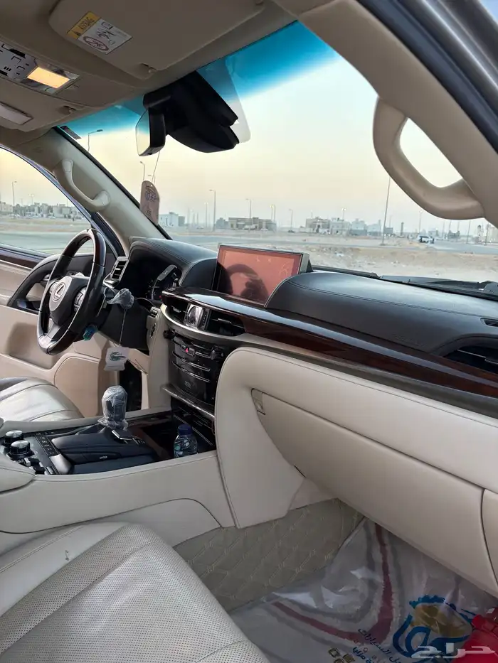 جيب لكزس 2017 بريمي فل كامل 12