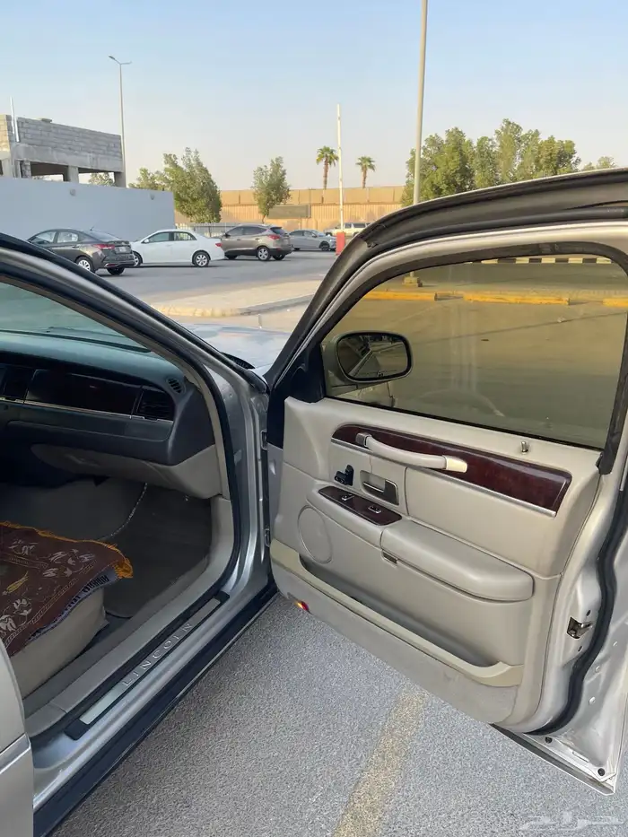 Lincoln Town Car   Executive (لارج) 7