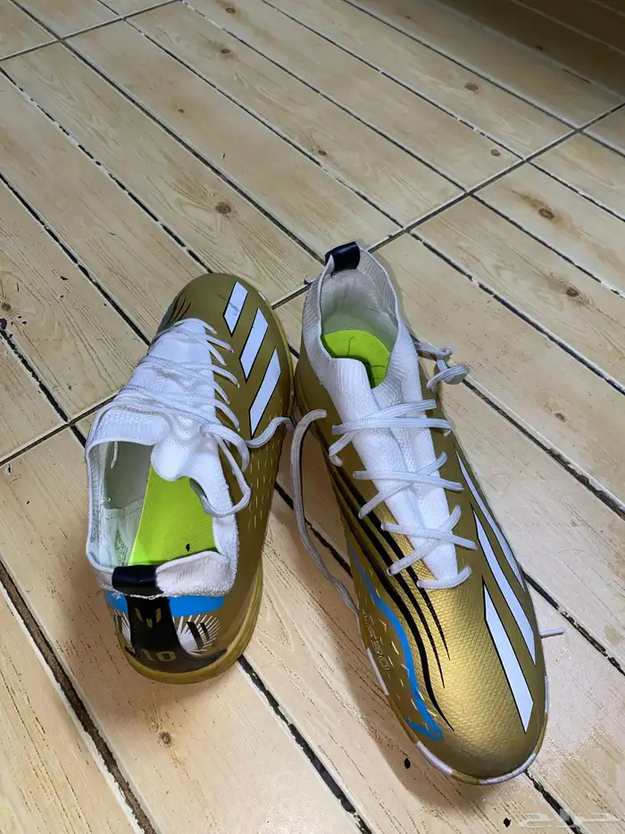 كنادر جزمه رياضيه جديده استخدمه يوم بس 0