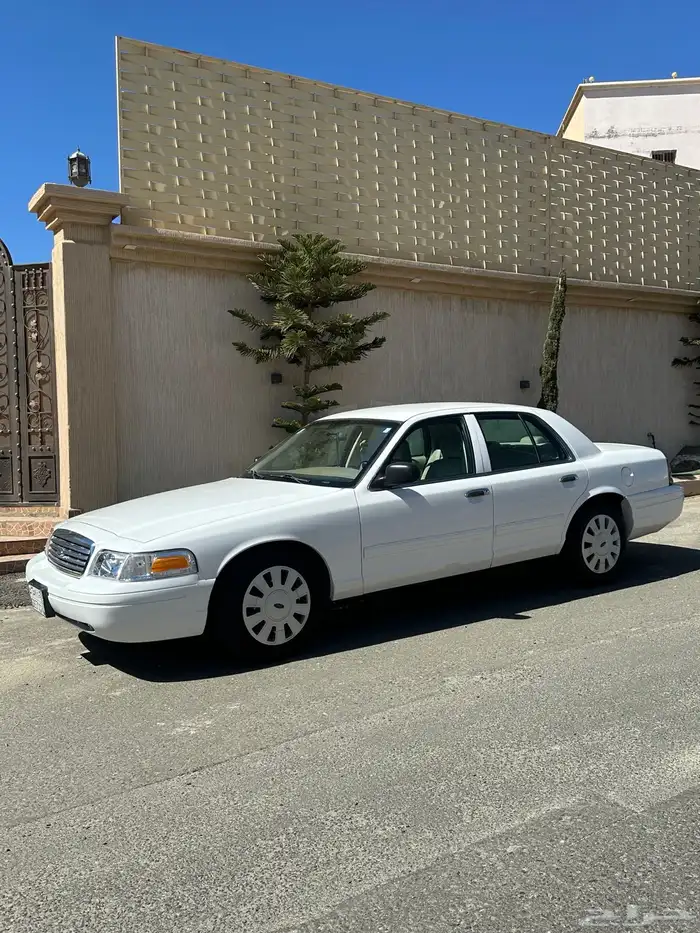 فورد كروان فكتوريا 2010 1