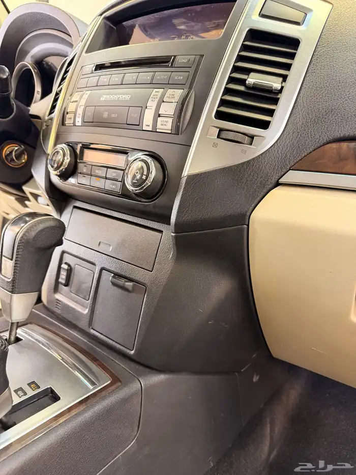 للبيع باجيرو 2015 23