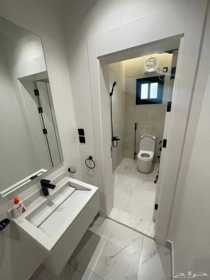 شقه مكونه من غرفه نوم فندقيه فاخره بمدخل خاص حي المروة 3