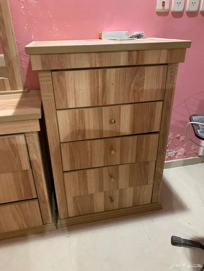 سرير كينق  2 كومدينة  تسريحة  دولاب  دولاب 5 ادراج 5