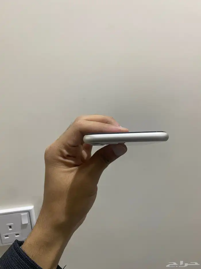 ايفون 11 ابيض 256 قيقا 4