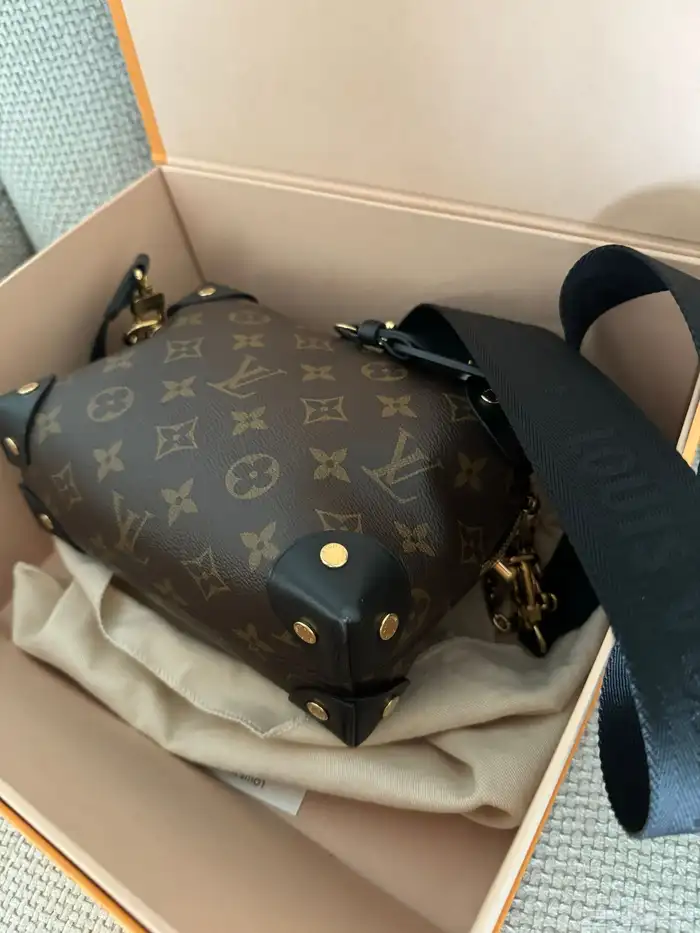 شنطة Lv أصلية بالمرفقات 2