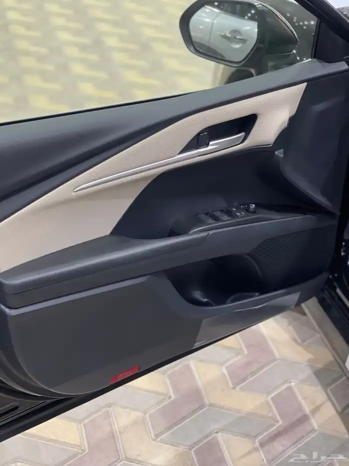 كامري E ستاندر بنزين 2025 سعودي اسود 9