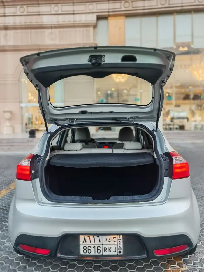 كيا ريو هاتشباك فل كامل مخزززن 5