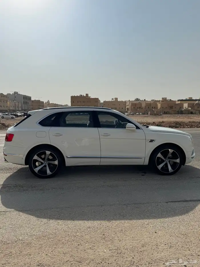 للبيع جيب بنتلي بنتايجا 2018 بدي وكالة W12 4