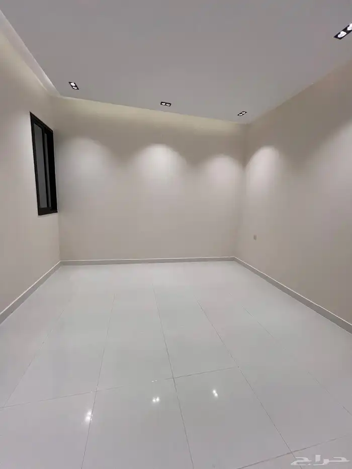 للبيع ادوار ارضيه وشقق علويه حى التحليه خميس مشيط 18