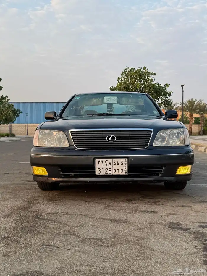 لكزز LS 400 للبيع أو البدل بهايلوكس 2008 وطالع 4