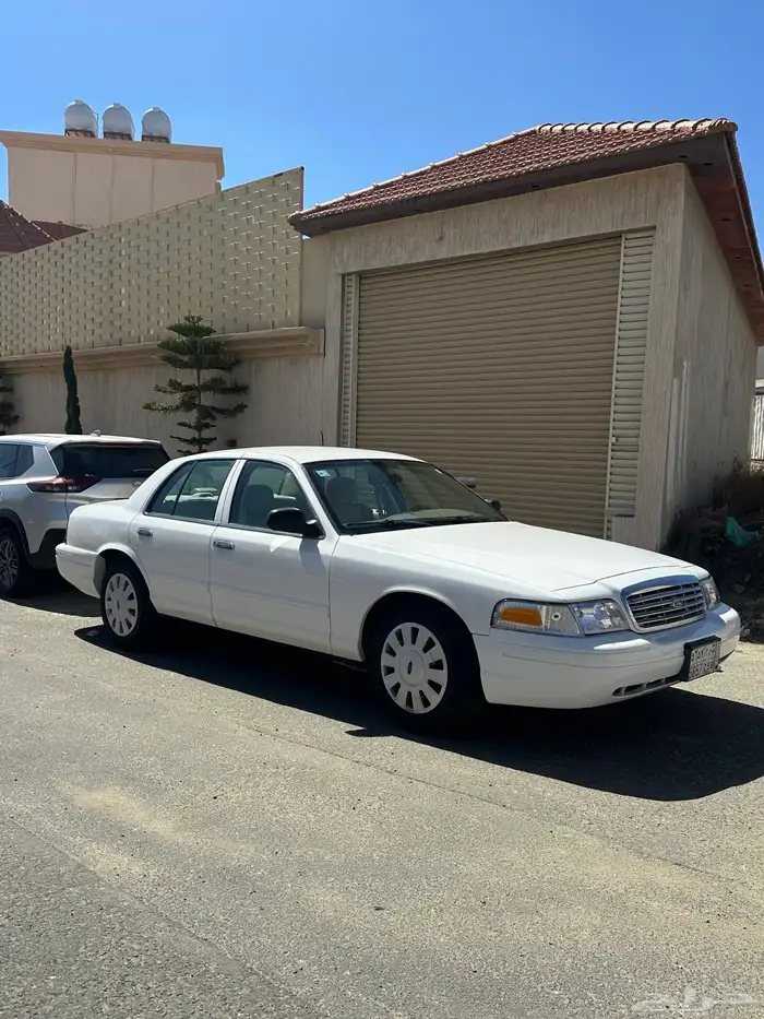 فورد كروان فكتوريا 2010 4