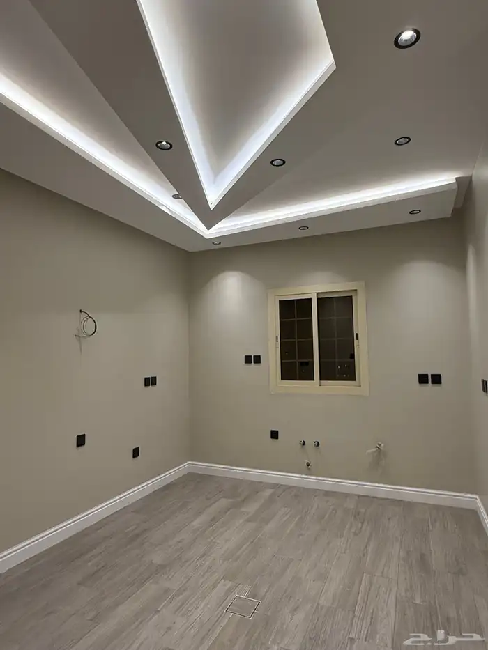 شقة للبيع قريبة على شارع صاري 150م 5