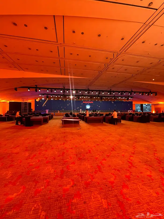 تجهيز فعاليات ومؤتمرات   شاشات   صوت   إضاءة   إدارة كاملة 8