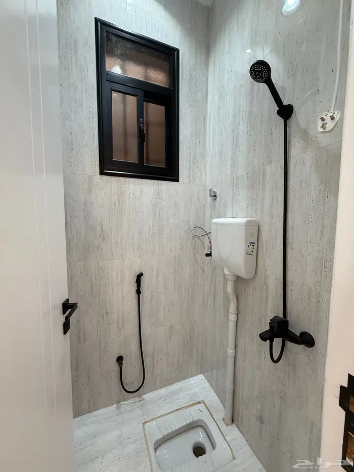 للبيع ارواف علويه بمداخل مستقله وشقق ارضيه ف حي الراقي 49