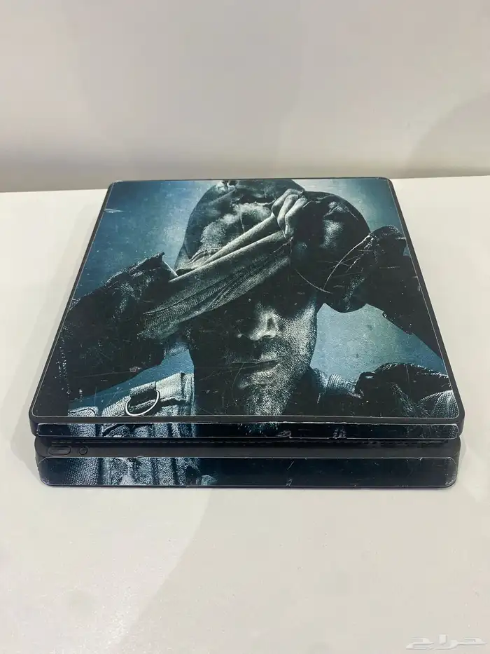 بلاستيشن 4 يجي معه اسلاكه ويدته وسماعة سلك وشريط ردد ردمشن 2 0