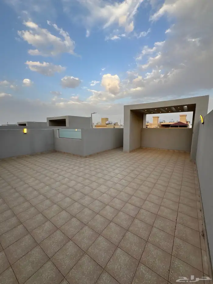 للبيع فيلا مودرن دورين ومحلق بدره الموسى واصل جميع الخدمات 45