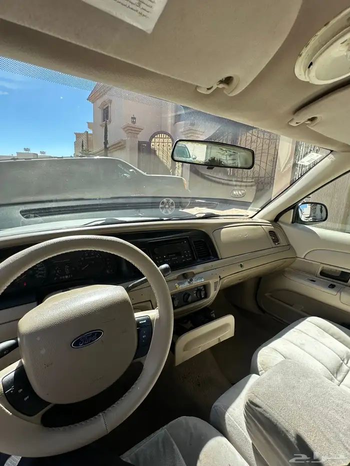 فورد كروان فكتوريا 2010 12