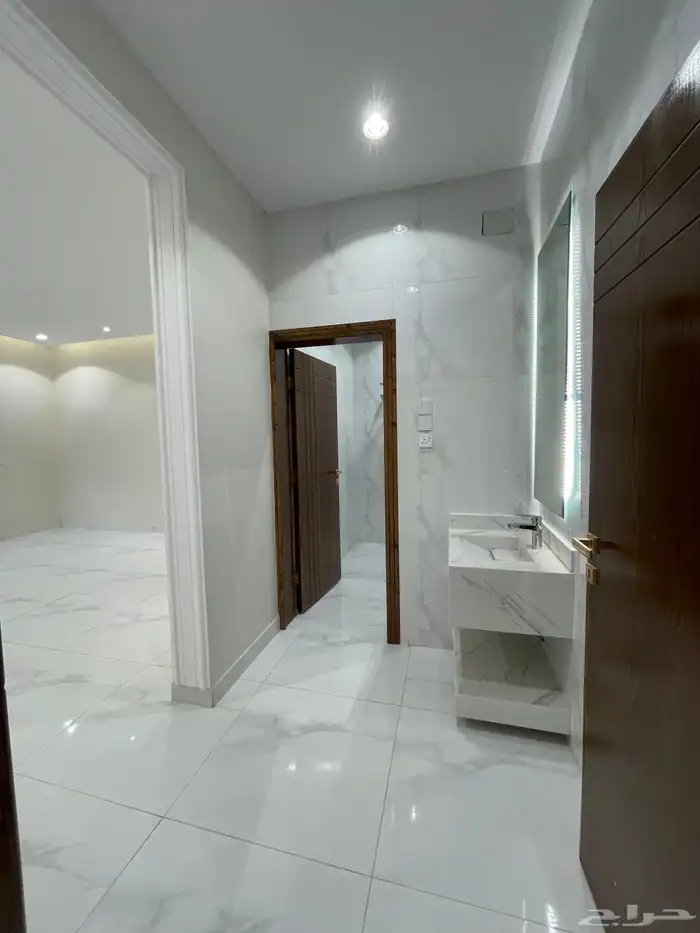 للبيع دور ارضى بحوش وبايكة سياره من 590 الف ابها حى الزهور 18