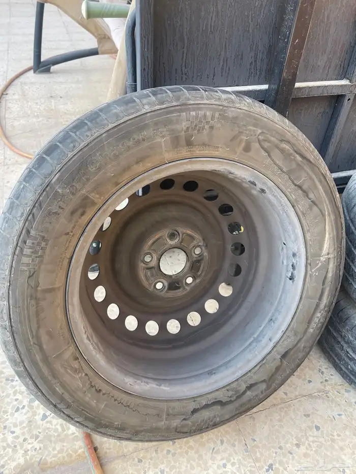 جنوط كامري وكالة مقاس 16 مع كفرات صيني الكفرات نضيفه 1