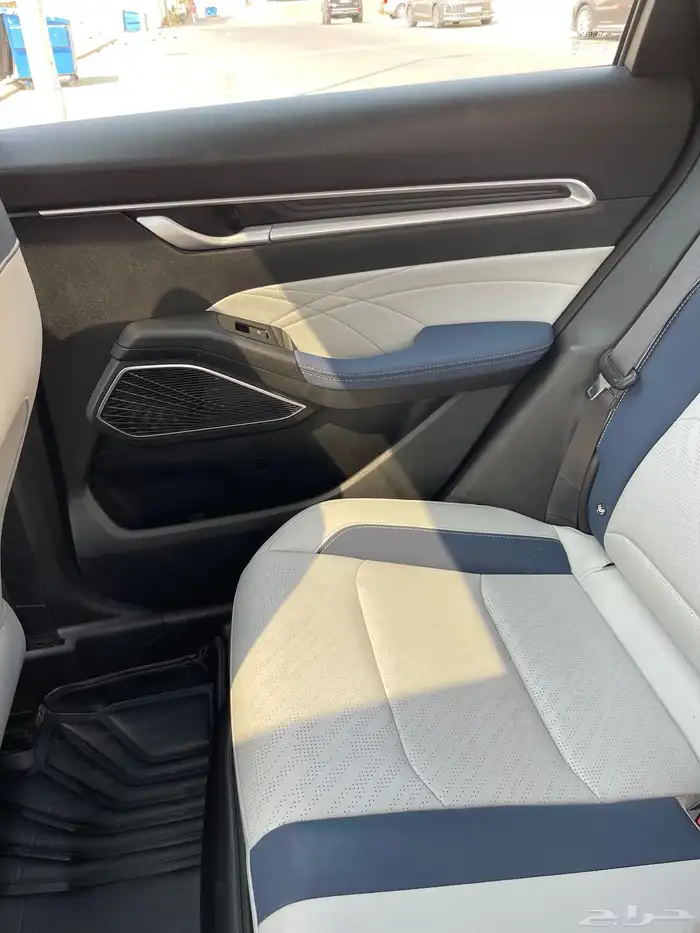 جيلي امجراند 7 موديل 2023 فل كامل 40